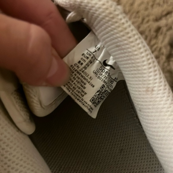 Air Force 1s size 7 - Picture 4 of 4